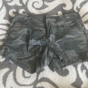 New York and company camo shorts size 8